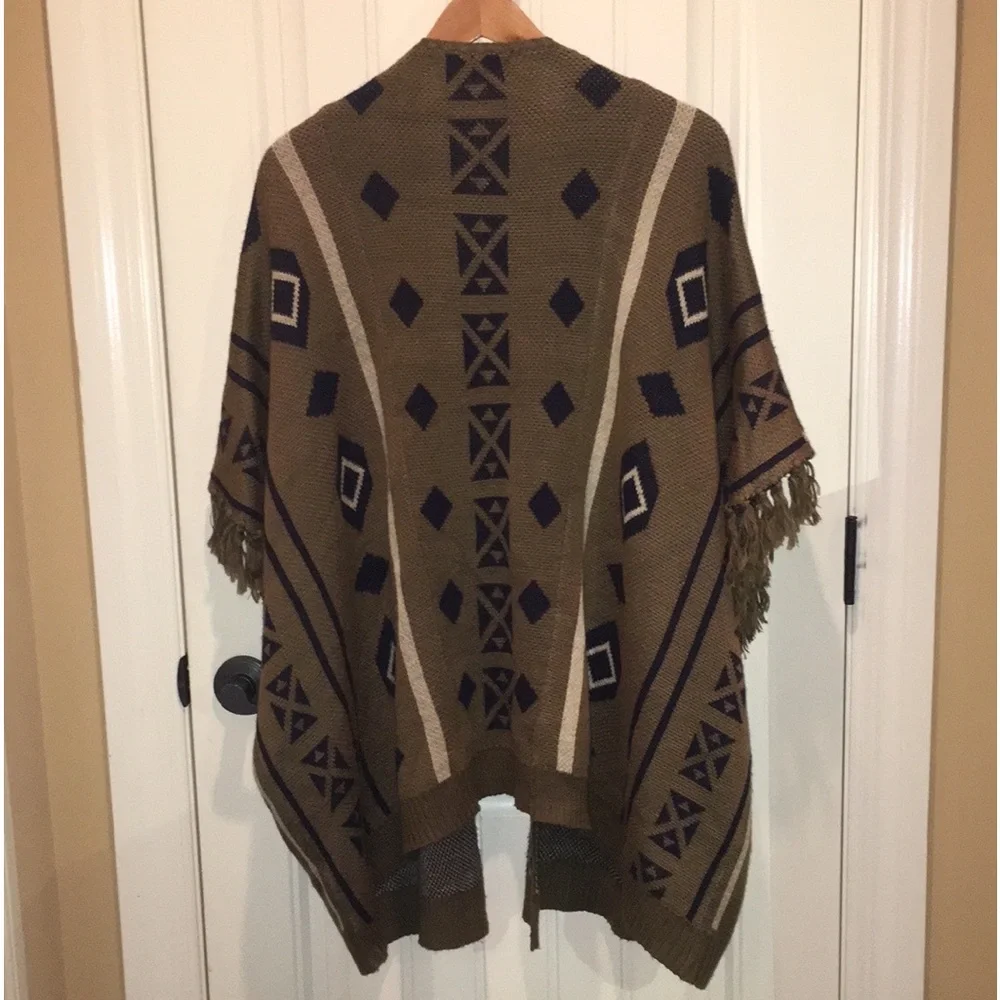 Very J women’s Small Boho Poncho Cover-Up, Southwestern Vibe, Tribal pattern - Picture 15 of 16
